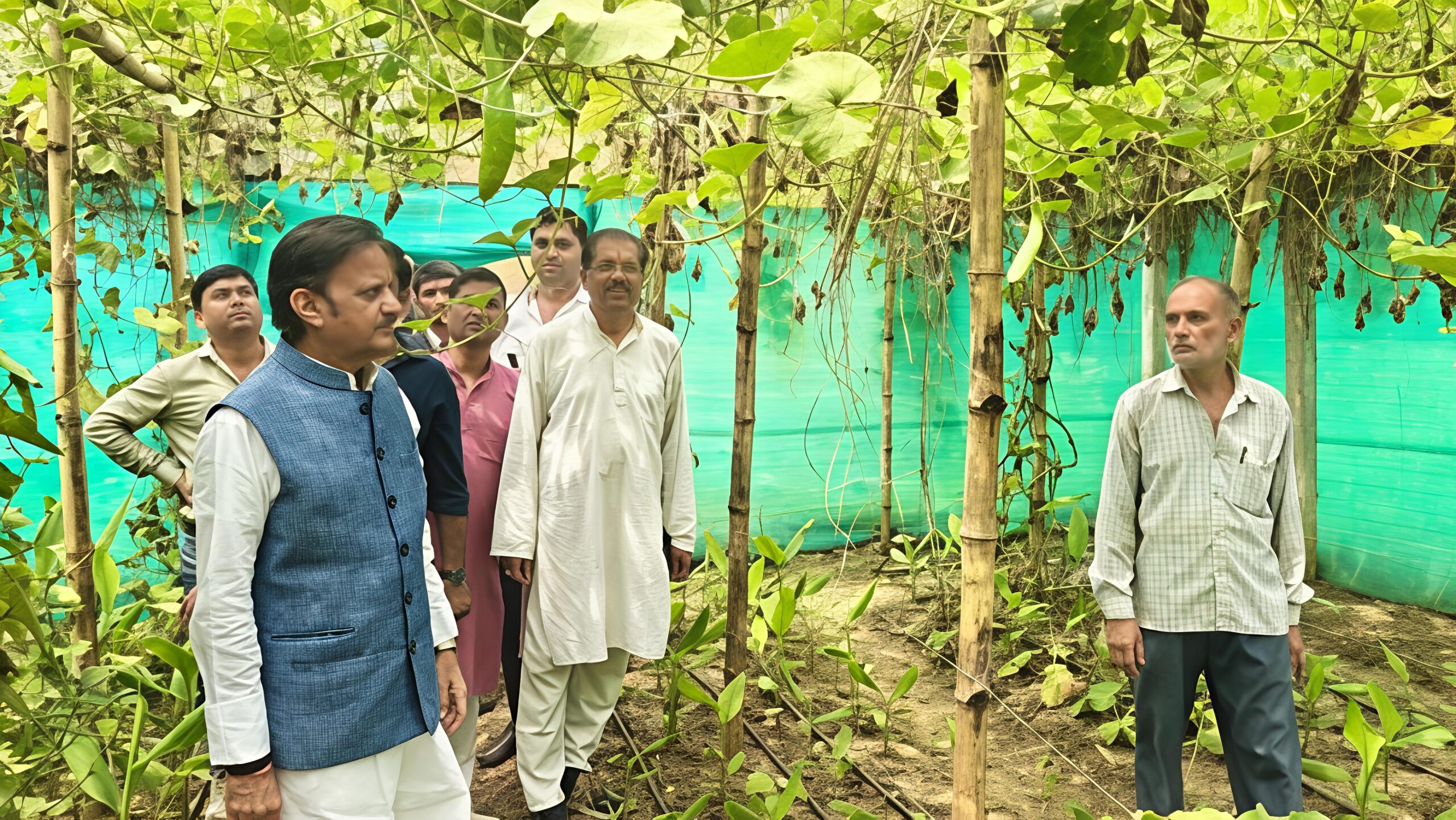 स्वस्थ जीवन और समृद्ध खेती की दिशा में प्राकृतिक कृषि ही भविष्य: उपमुख्यमंत्री राजेंद्र शुक्ल ने हरिहरपुर में देखा प्राकृतिक खेती का मॉडल