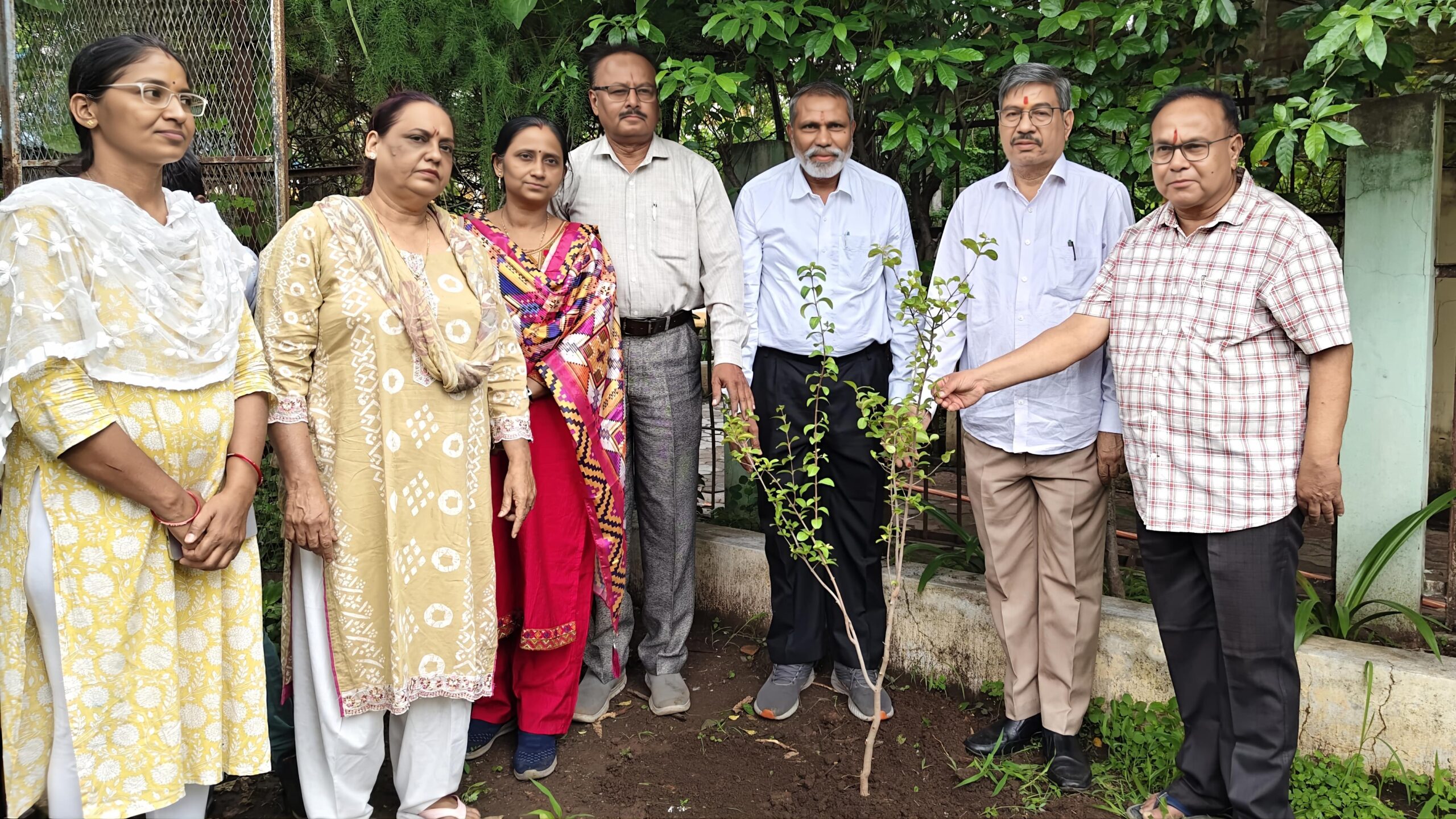 महर्षि सांदीपनि गुरु पर्व का प्रेरणादायी समापन: एसएन कॉलेज खंडवा में गुरु-शिष्य परंपरा, भारतीय ज्ञान संस्कृति और पर्यावरण संरक्षण का हुआ संगम